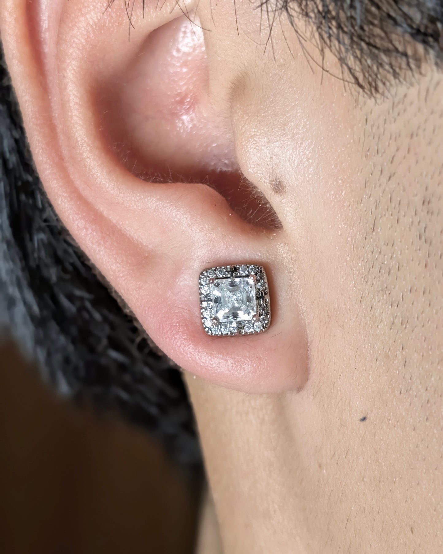 Vanta Moissanite Stud