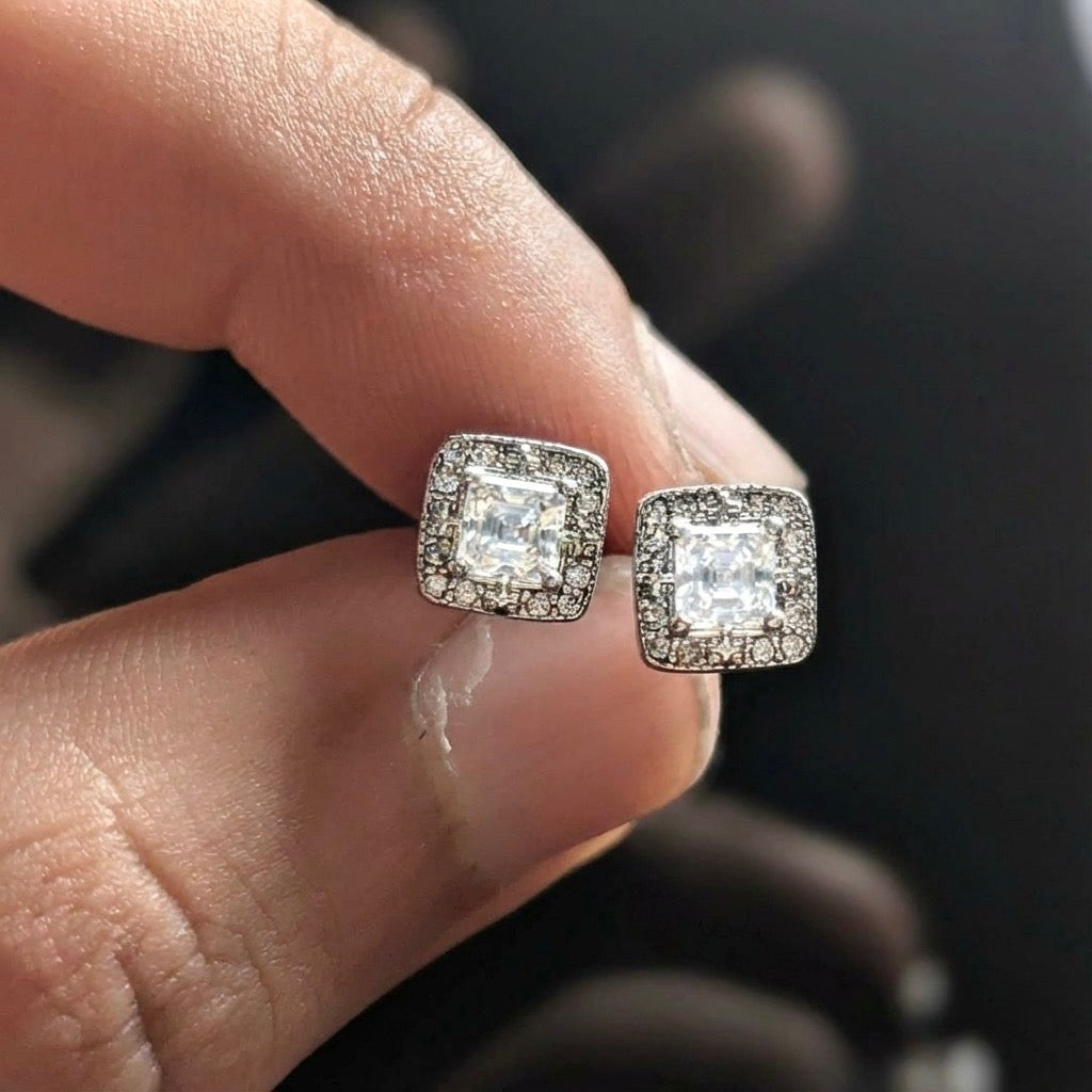 Vanta Moissanite Stud